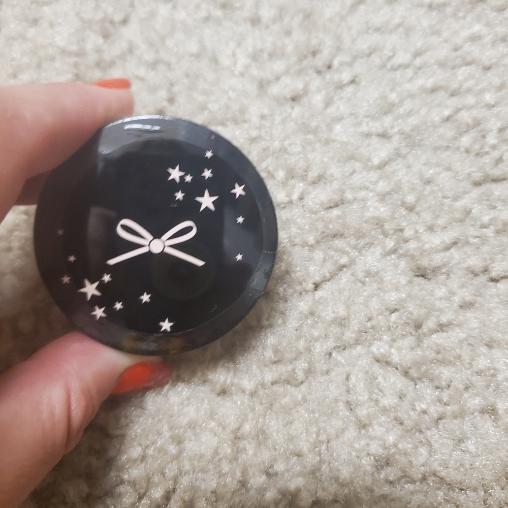 Translucent powder